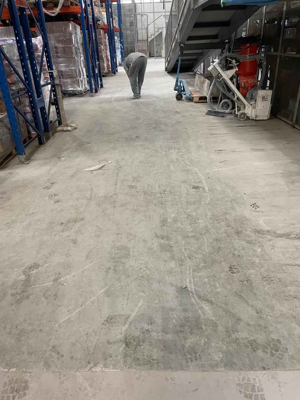 superfície de concreto limpa e preparada para revestimento industrial