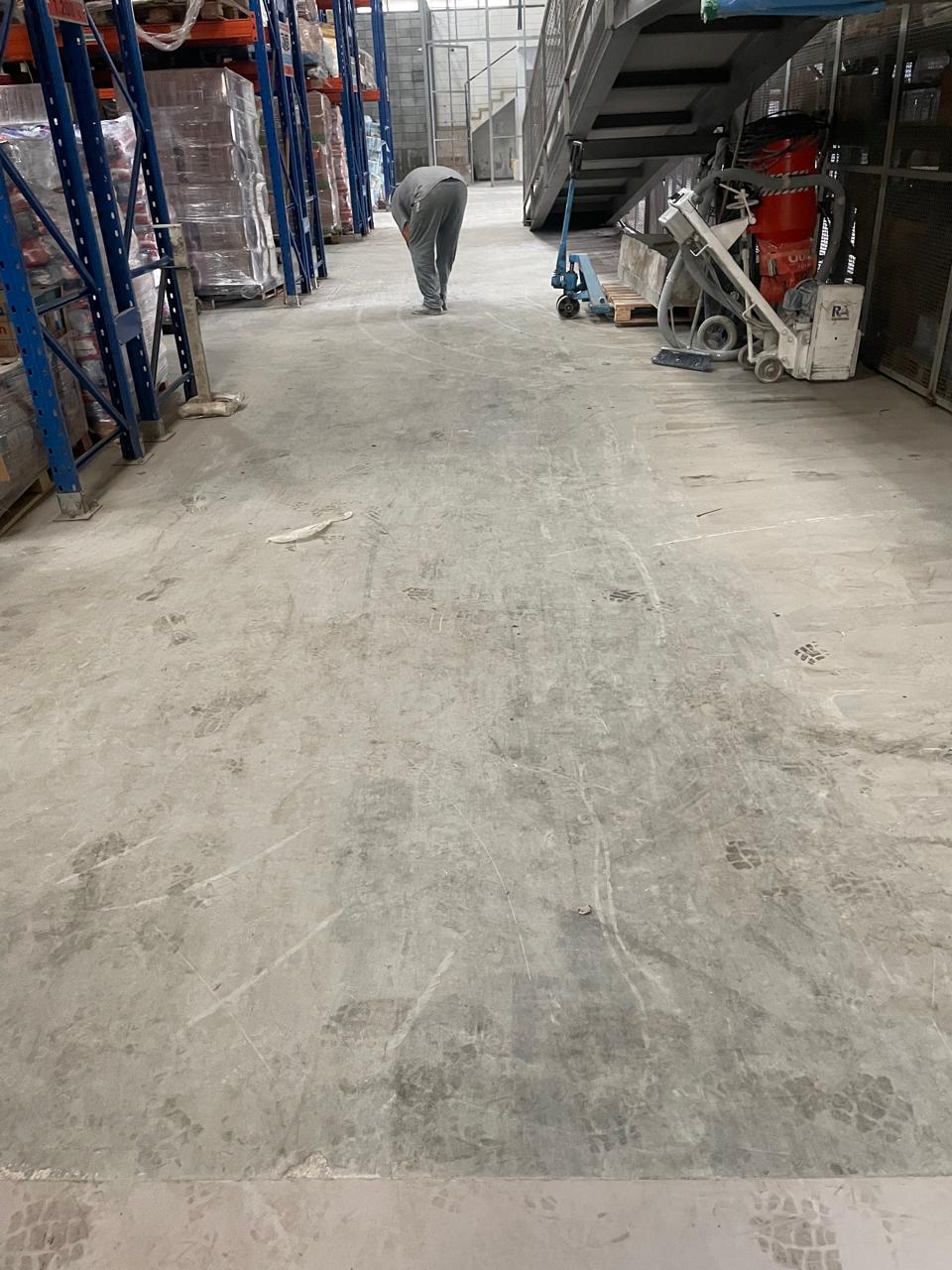 Revestimento de uretano em corredor industrial da Brasilfij em Igaratá