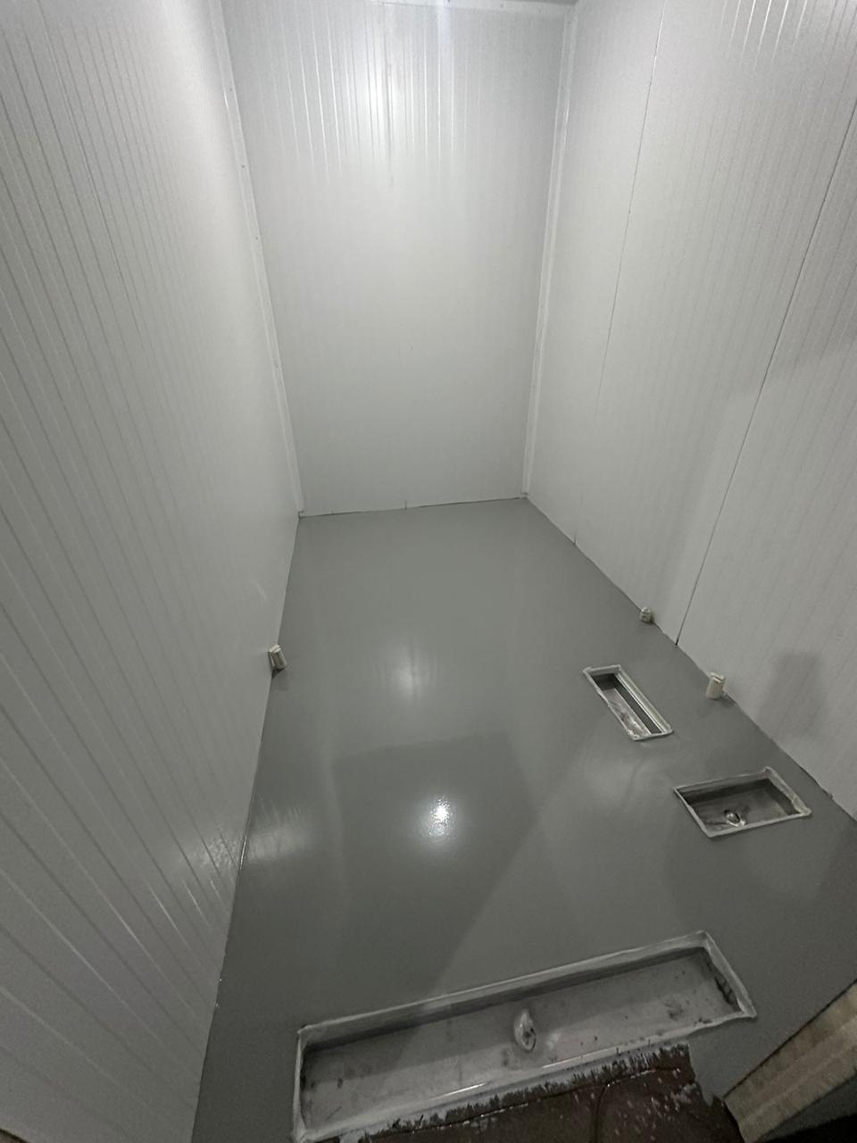 Revestimento de uretano em área de circulação interna de supermercado