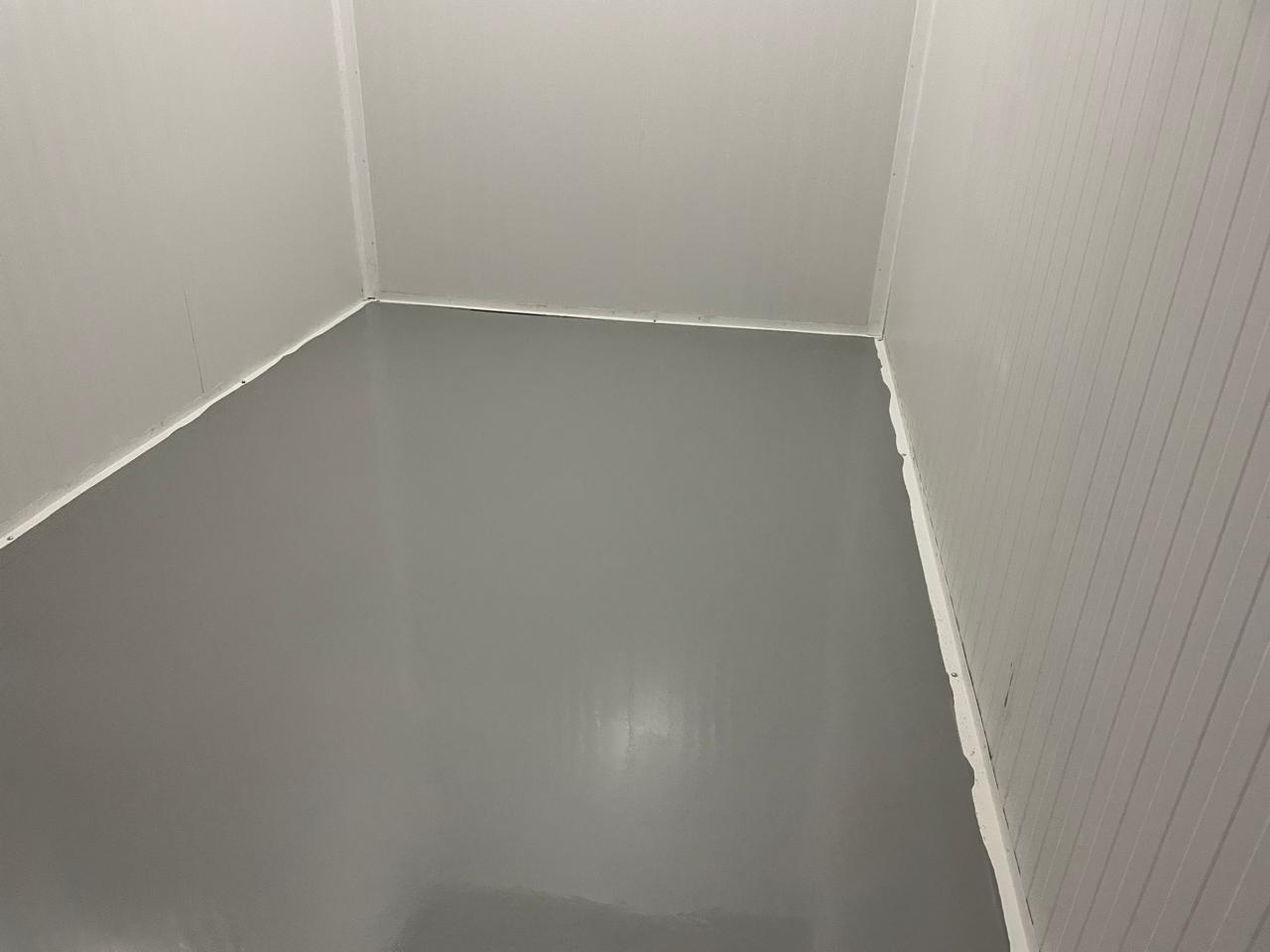 Piso de uretano aplicado em área de circulação interna do Atacadão em São Paulo