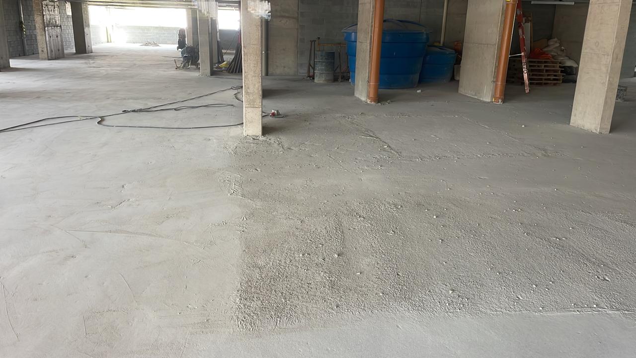 Nivelamento de piso de concreto em obra da Construtora MPD em Osasco