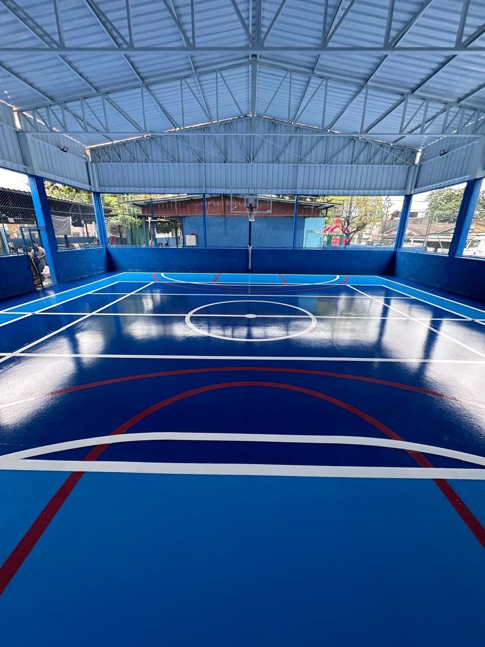 Tratamento e pintura epóxi em quadra esportiva do Atacadão em São Paulo