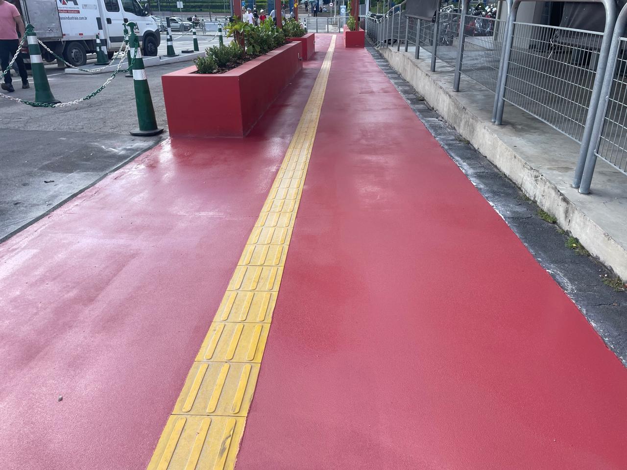 Área com pintura epóxi finalizada no Expo Center Norte