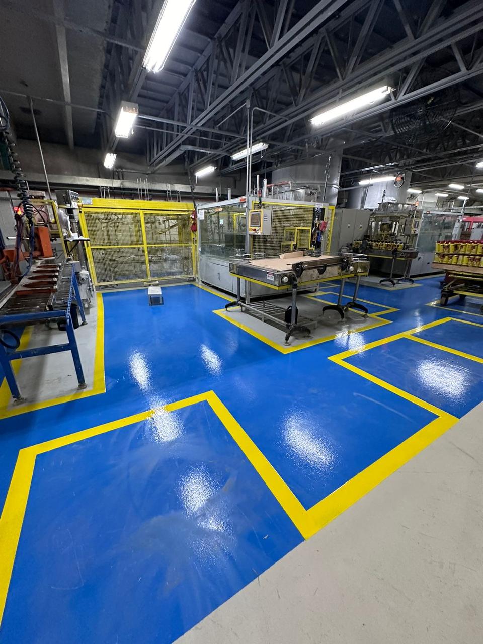 Demarcação de circulação sobre piso epóxi industrial